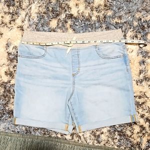 NWOT!**Comfy Denim Shorts**
